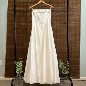 Jessica McClintock strapless wedding/prom gown
